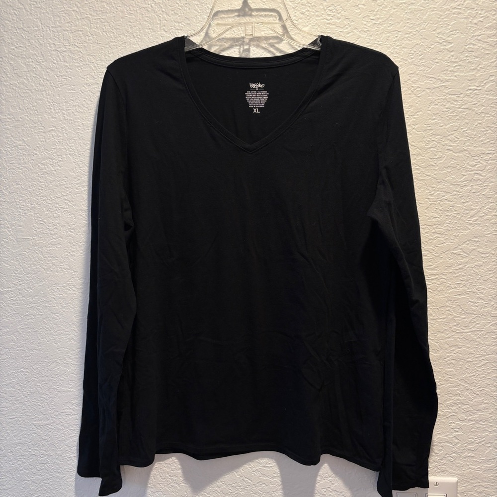 Mossimo Supply Co. Black Long Sleeve V-Neck Tee